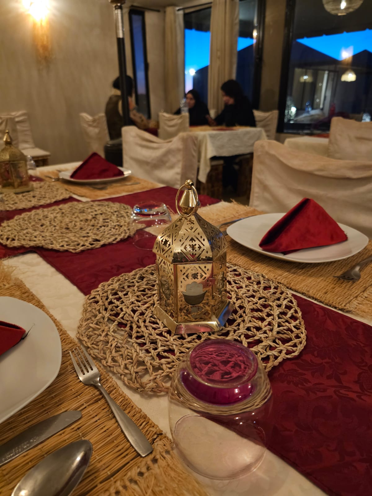 Jantar no acampamento berbere